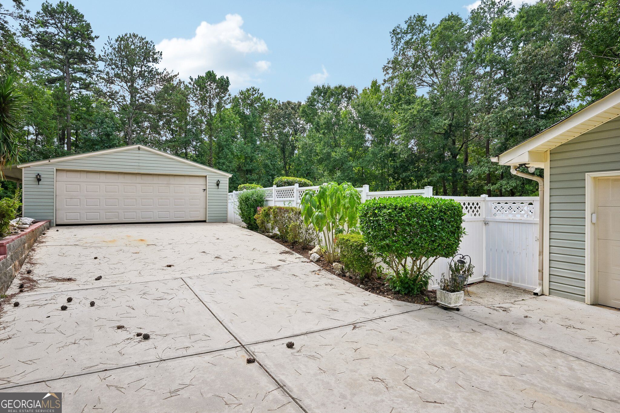 6092 Lakeshore Drive Se Property Photo 37