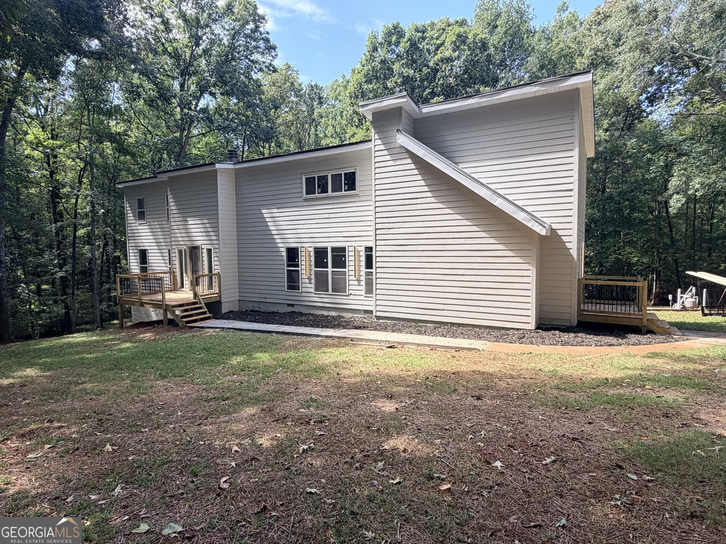 876 Newton Road Property Photo 2