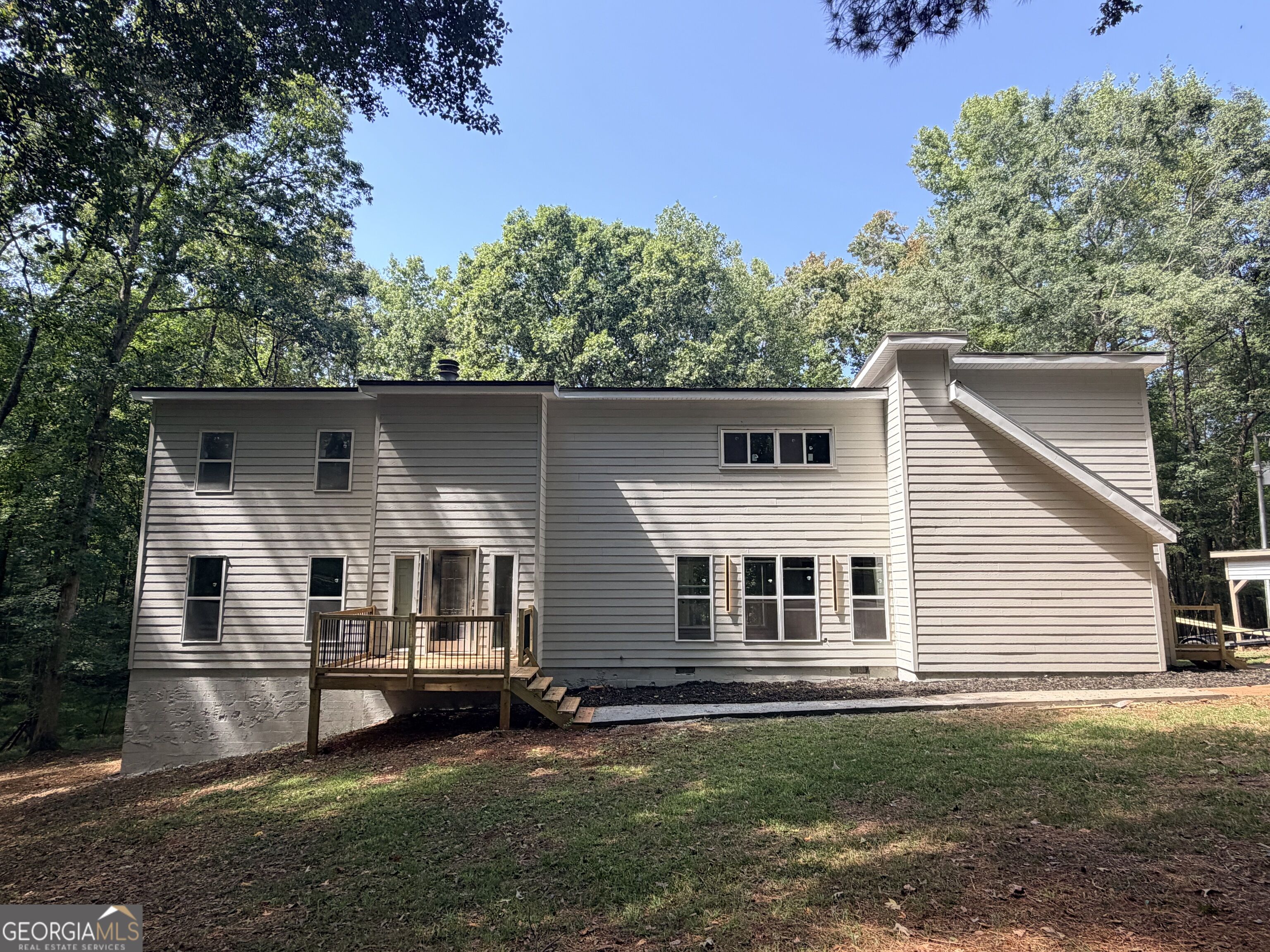 876 Newton Road Property Photo 3