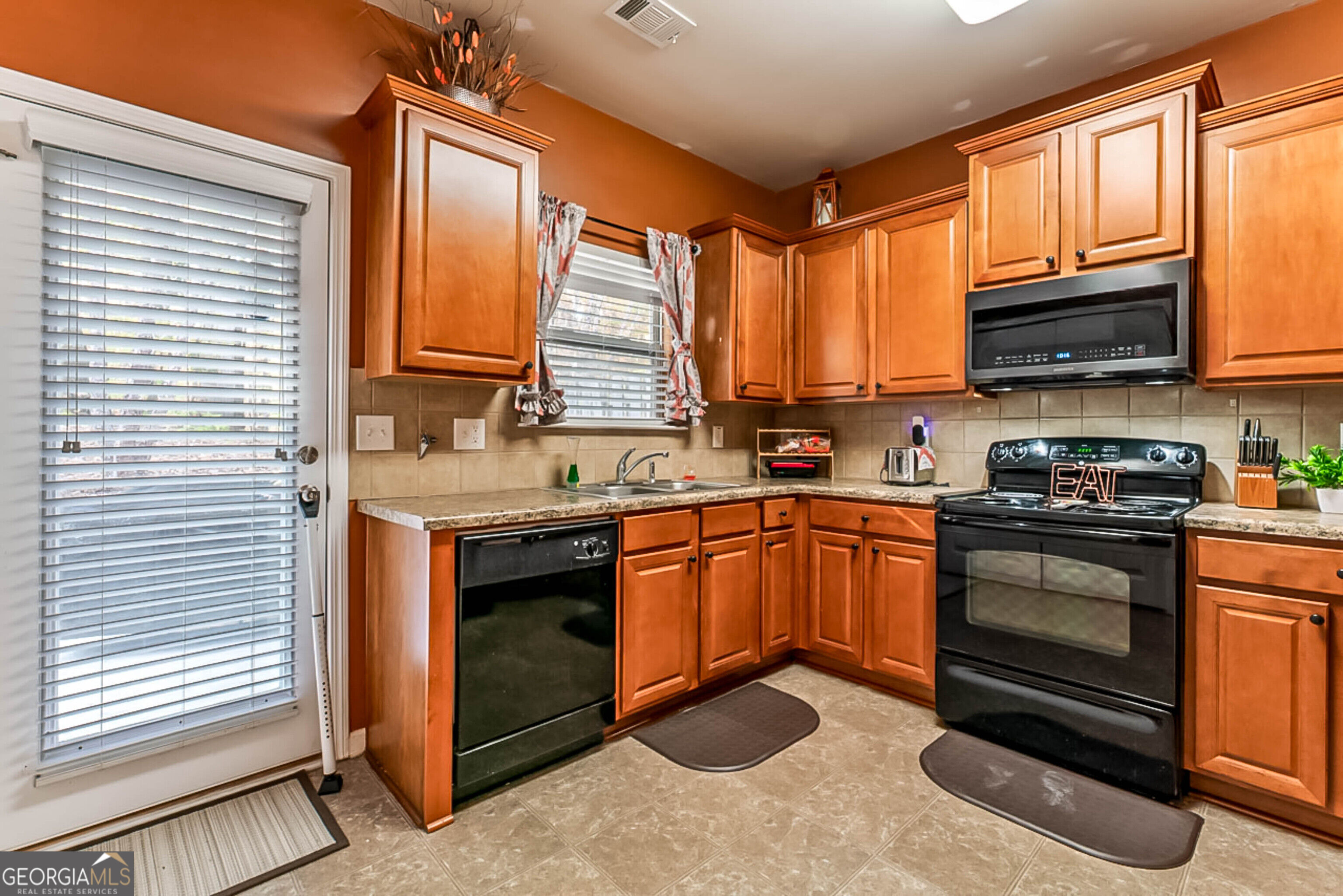 2904 Ridgeview Drive Property Photo 3