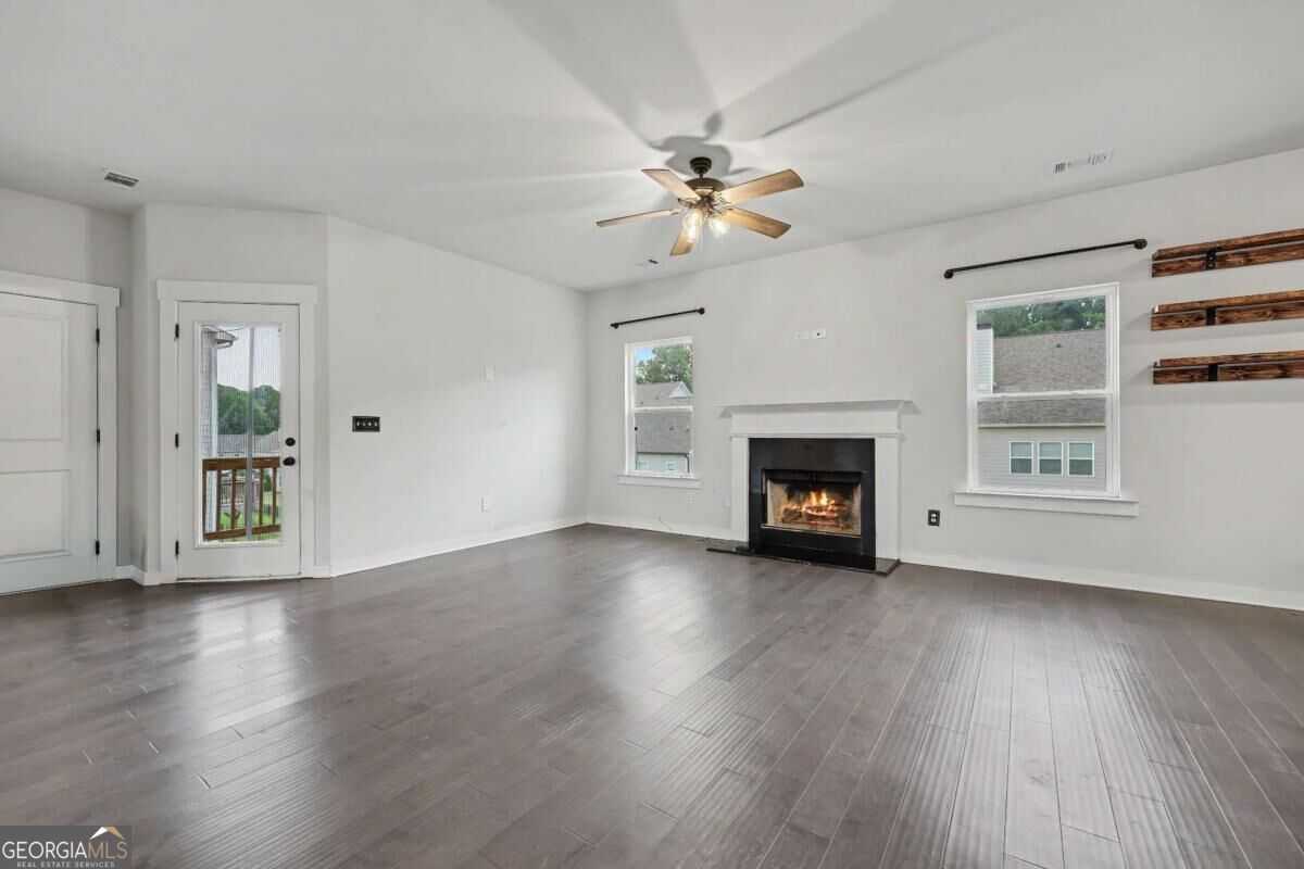 1328 Woods Lane Property Photo 6