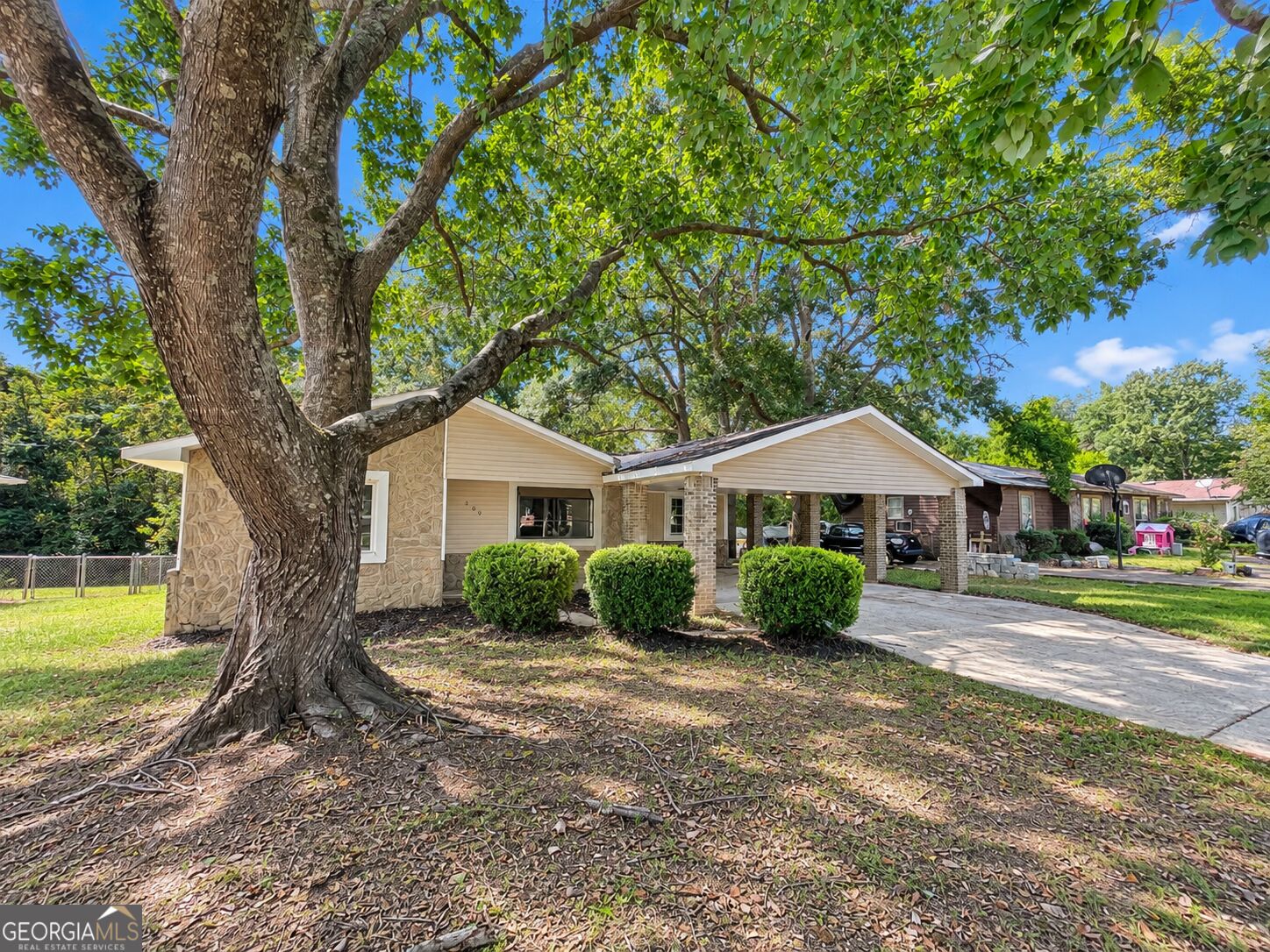 209 Scarborough Road Property Photo 2