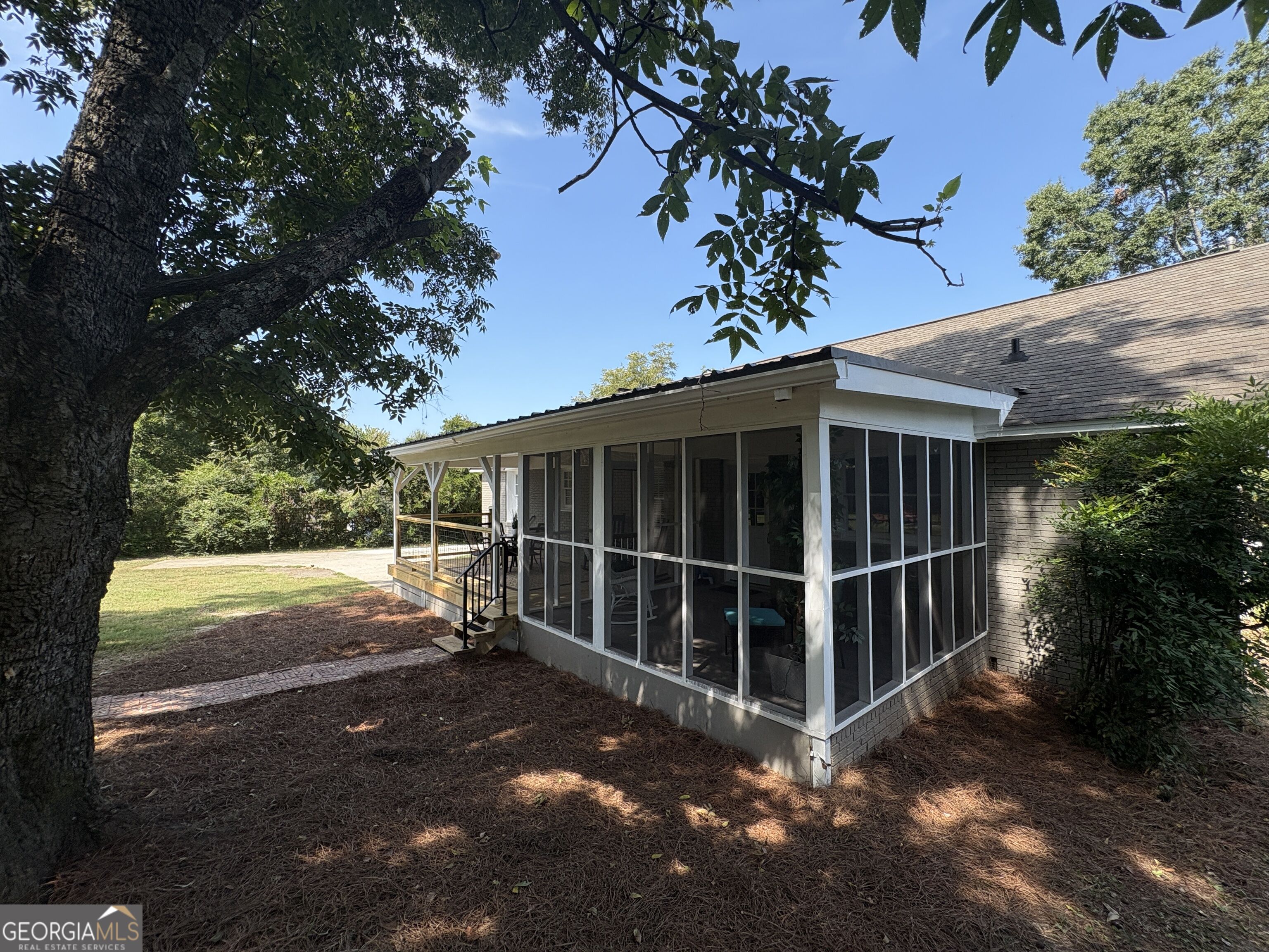 49 Parkway Drive Property Photo 6