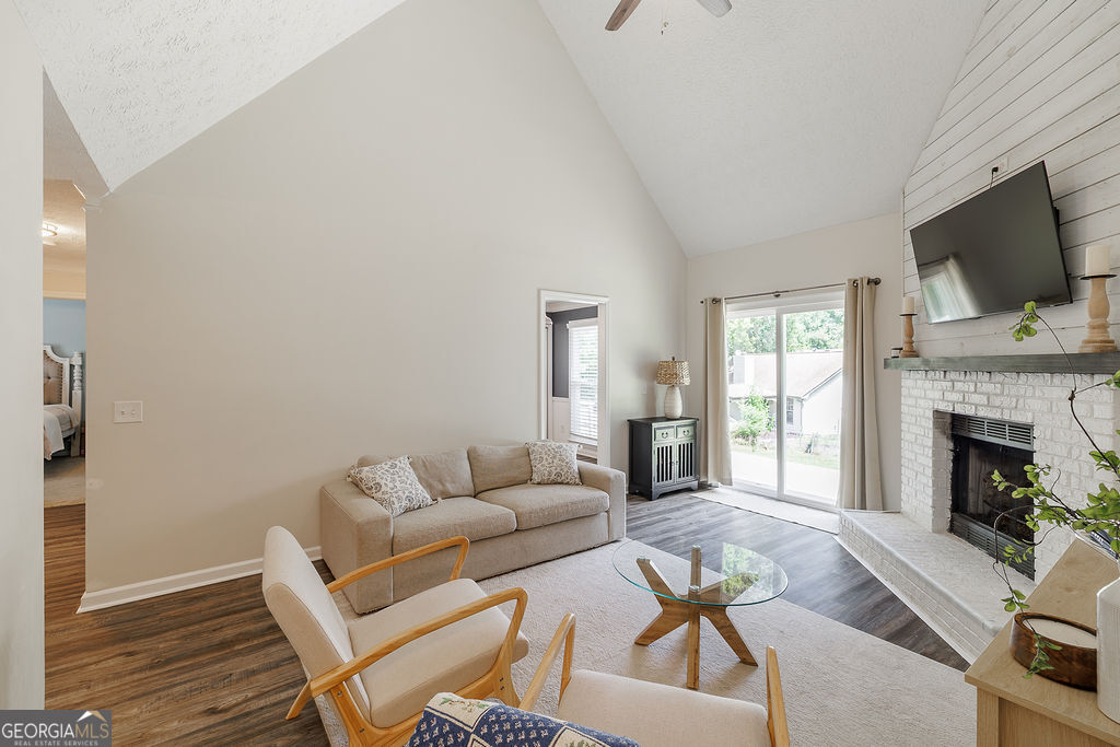 5685 Sugar Crossing Drive Property Photo 8