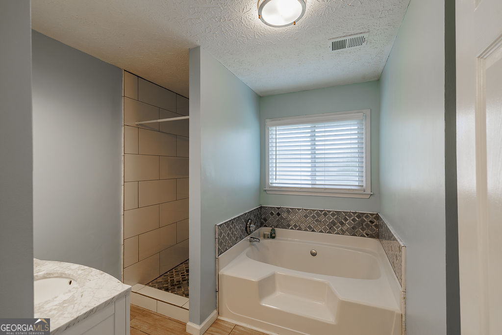5685 Sugar Crossing Drive Property Photo 20