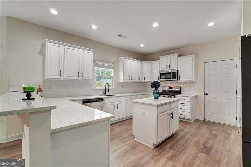 6027 Windfall Court Property Photo 15