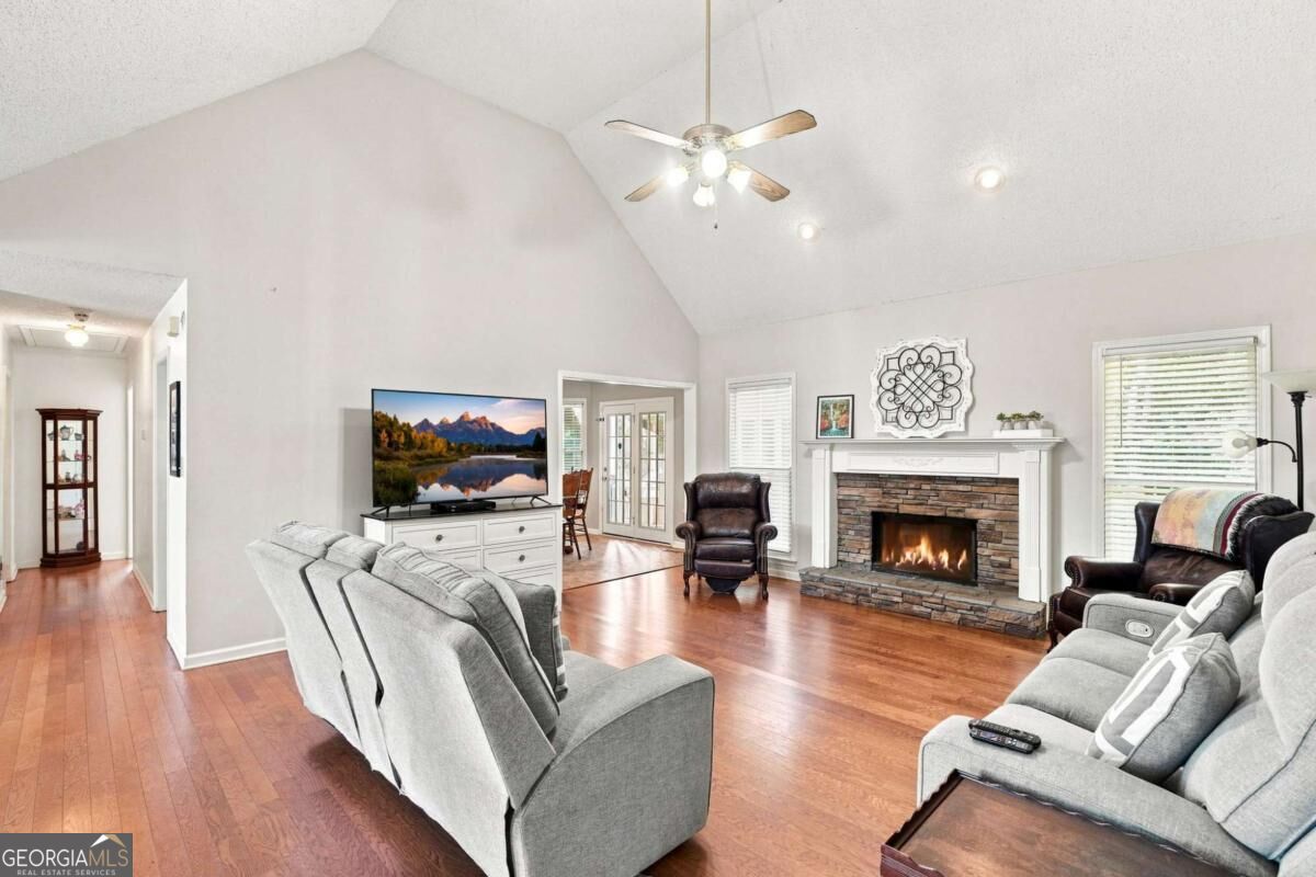 77 Wilshire Walk Property Photo 5