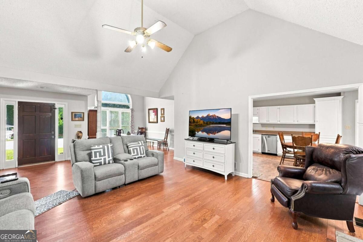 77 Wilshire Walk Property Photo 7
