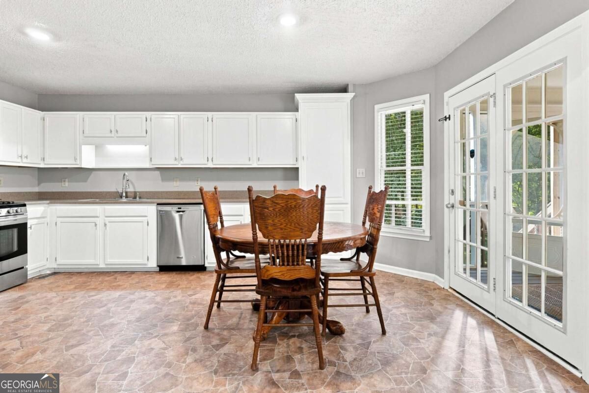 77 Wilshire Walk Property Photo 10