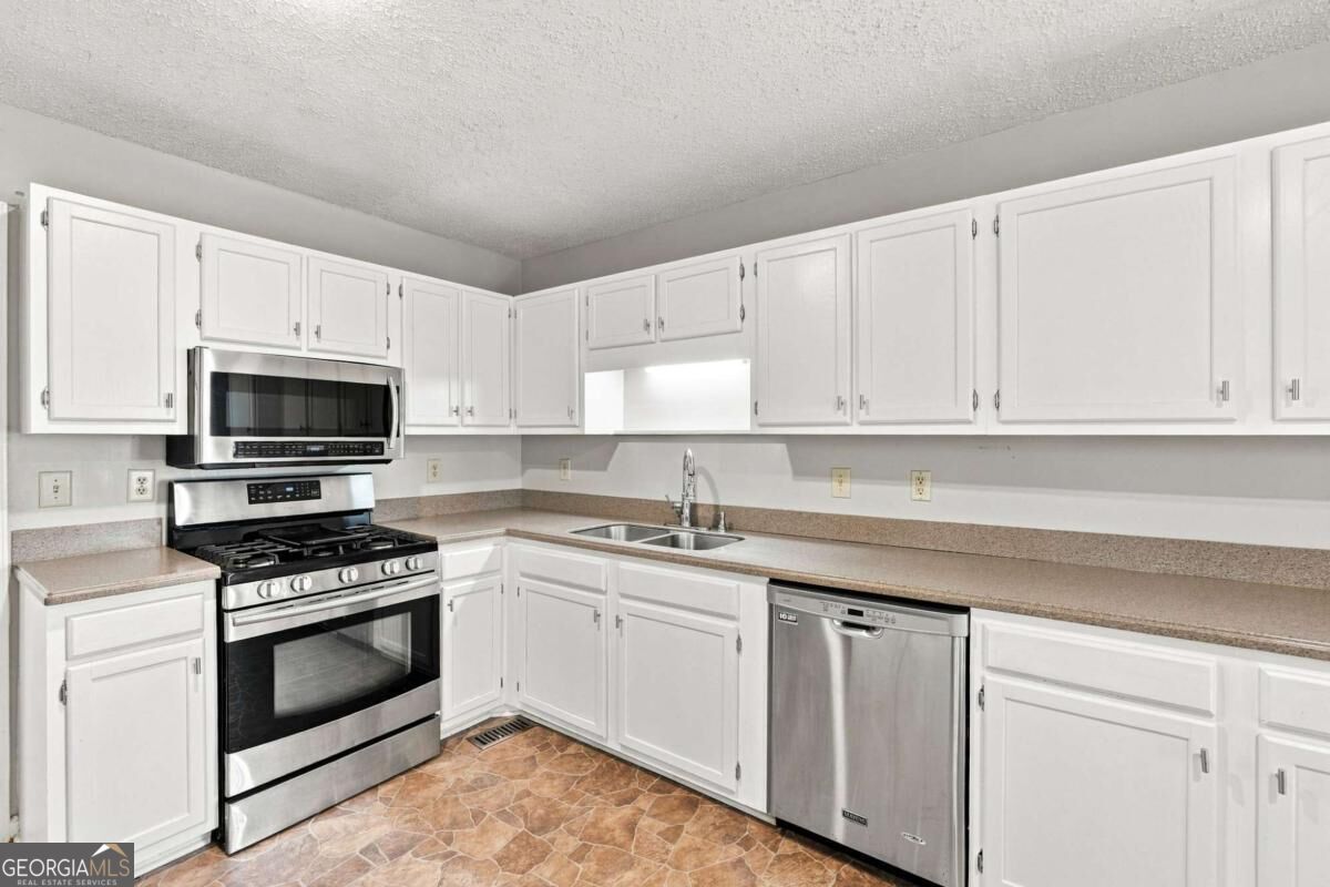77 Wilshire Walk Property Photo 11