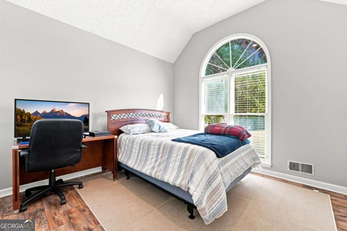 77 Wilshire Walk Property Photo 19