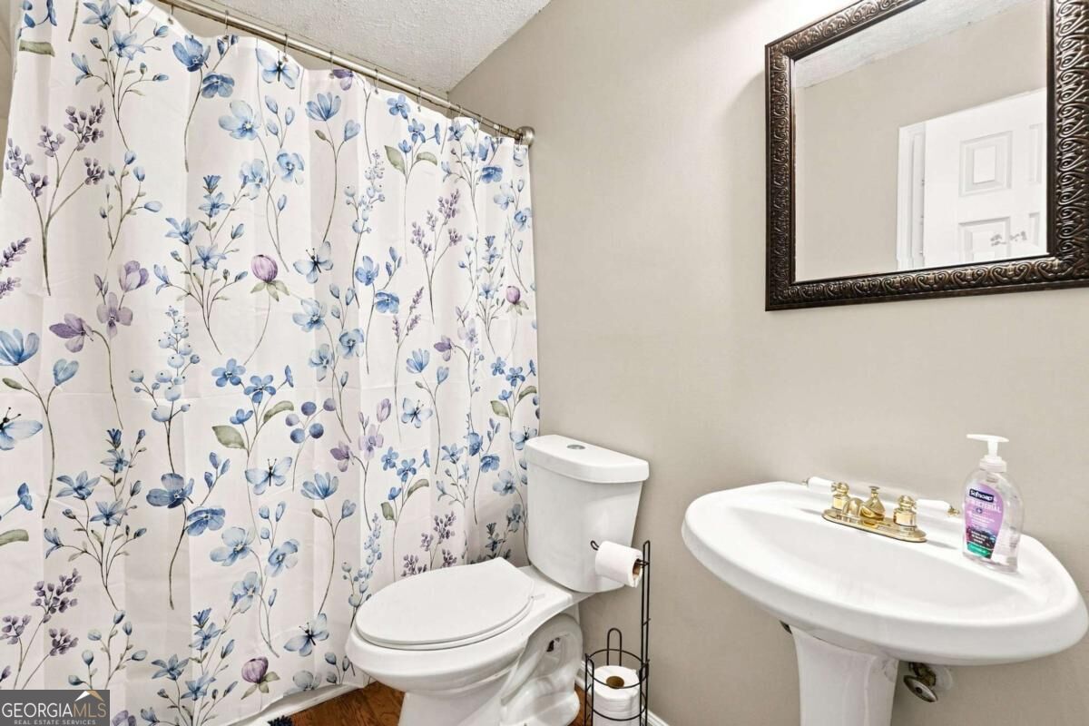 77 Wilshire Walk Property Photo 20