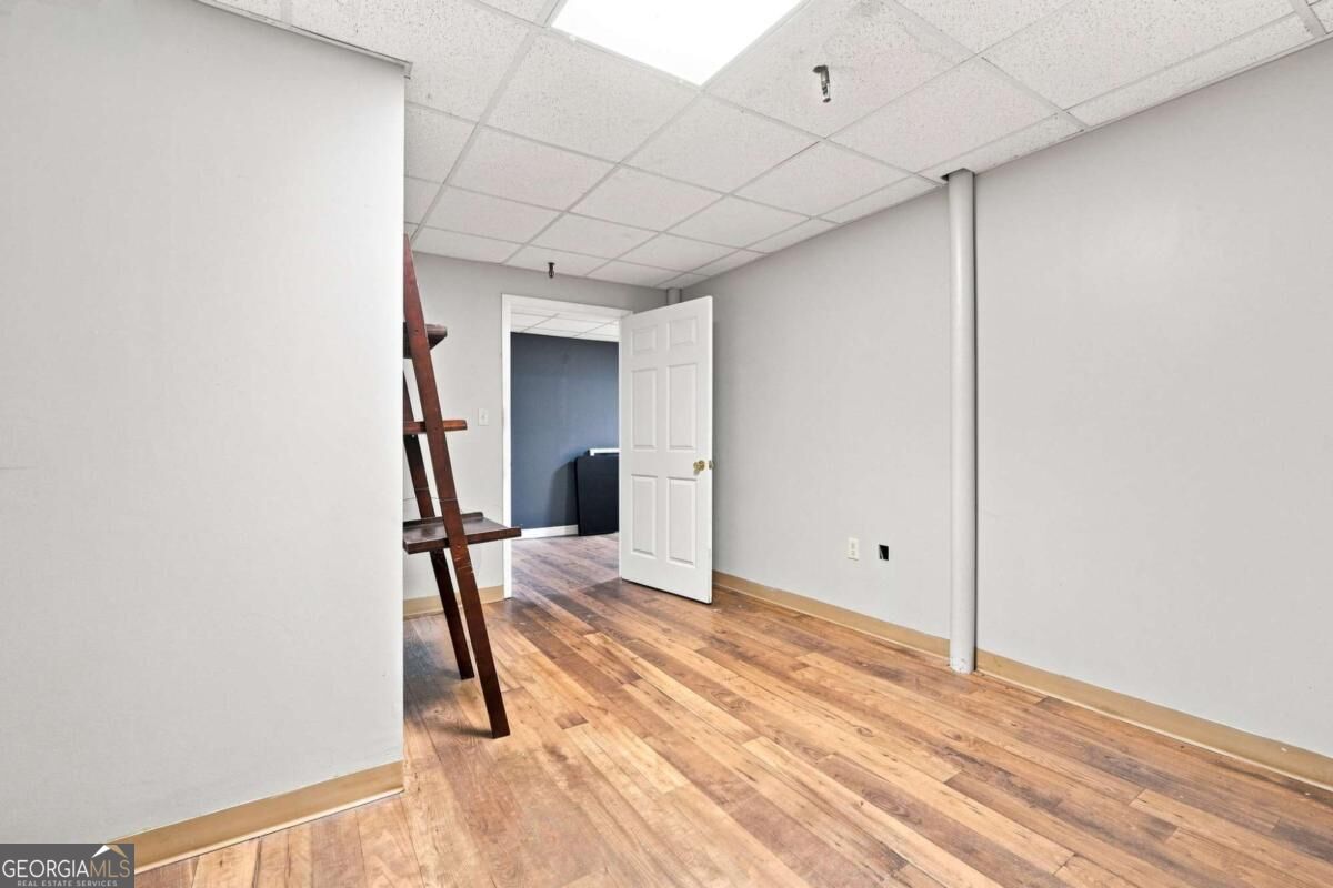 77 Wilshire Walk Property Photo 25