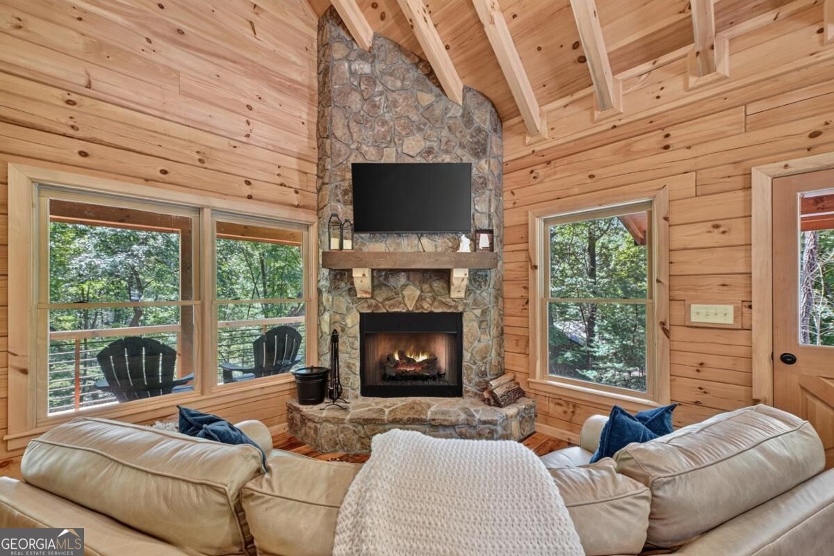 407 Arrowhead Pass Property Photo 5