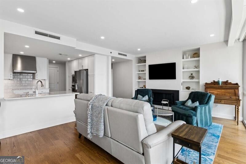 700 Park Regency Place Ne # 1604 Property Photo 10