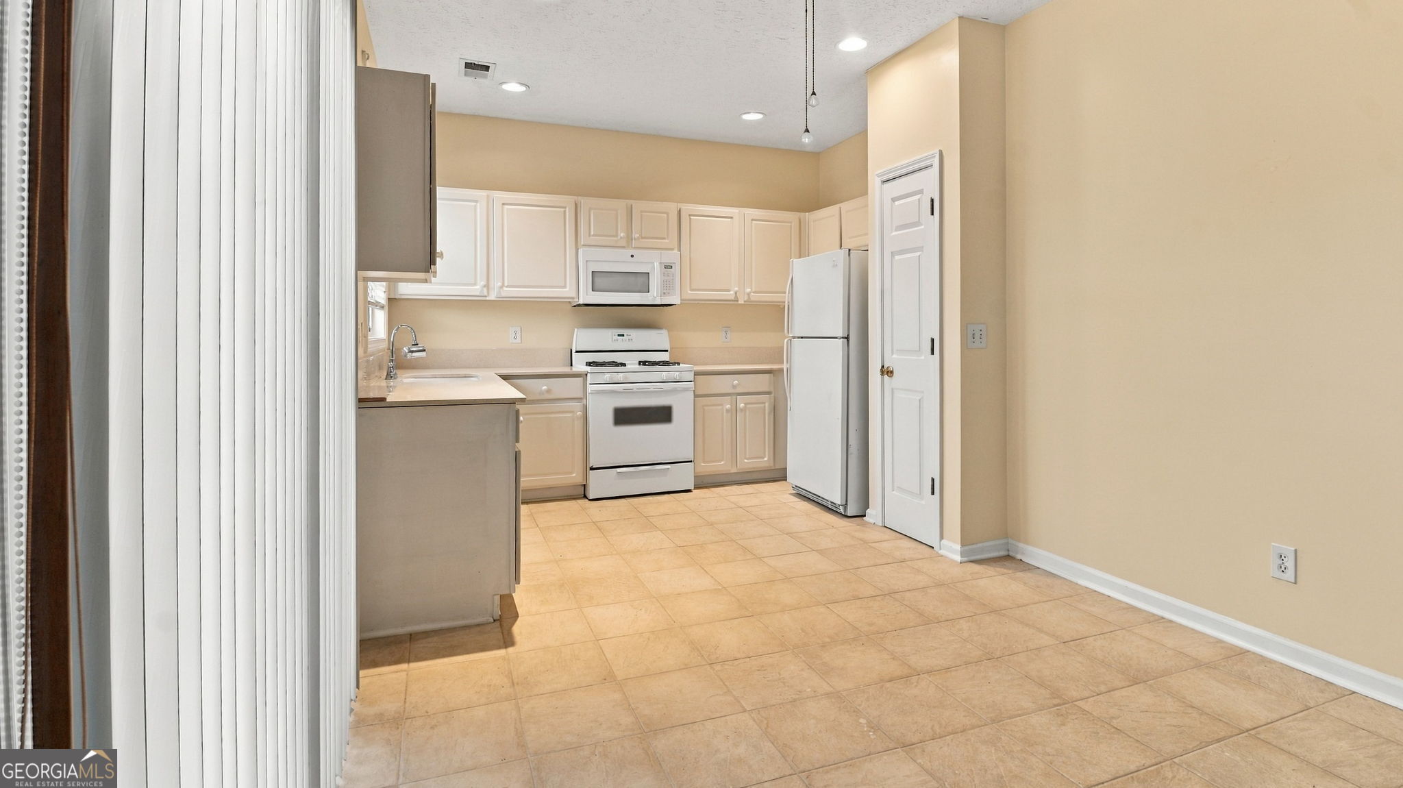 682 Bedford Court Property Photo 11