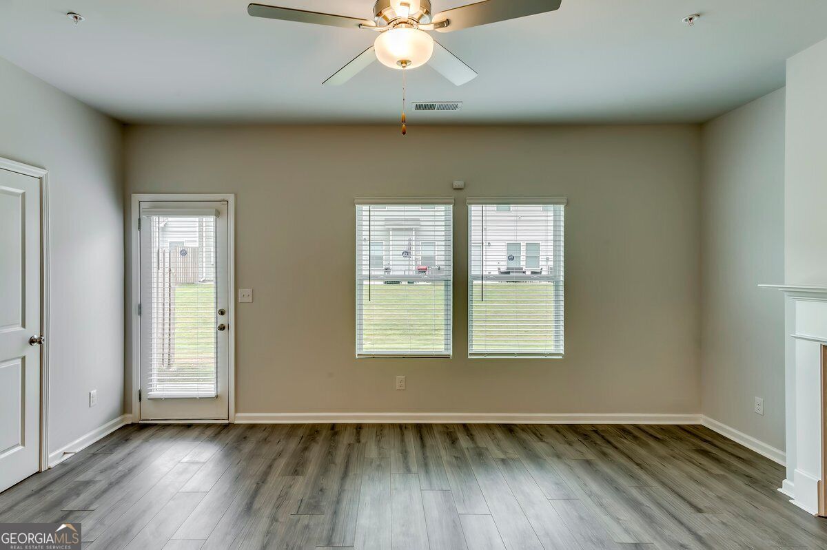 11697 Mendenhall Court Property Photo 6