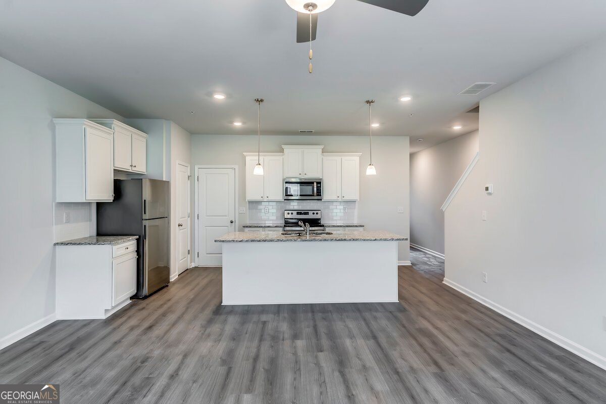 11697 Mendenhall Court Property Photo 8