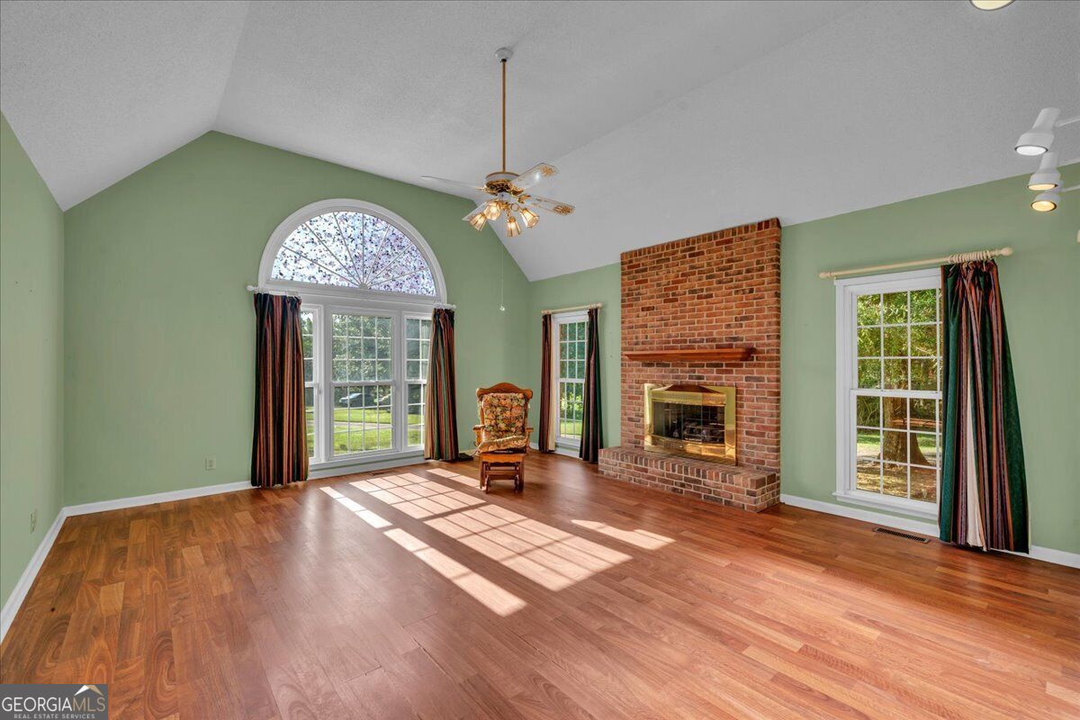 105 Julies Circle Property Photo 8