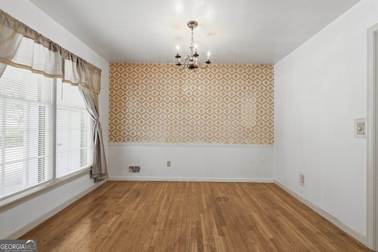 4367 Abingdon Drive Property Photo 5