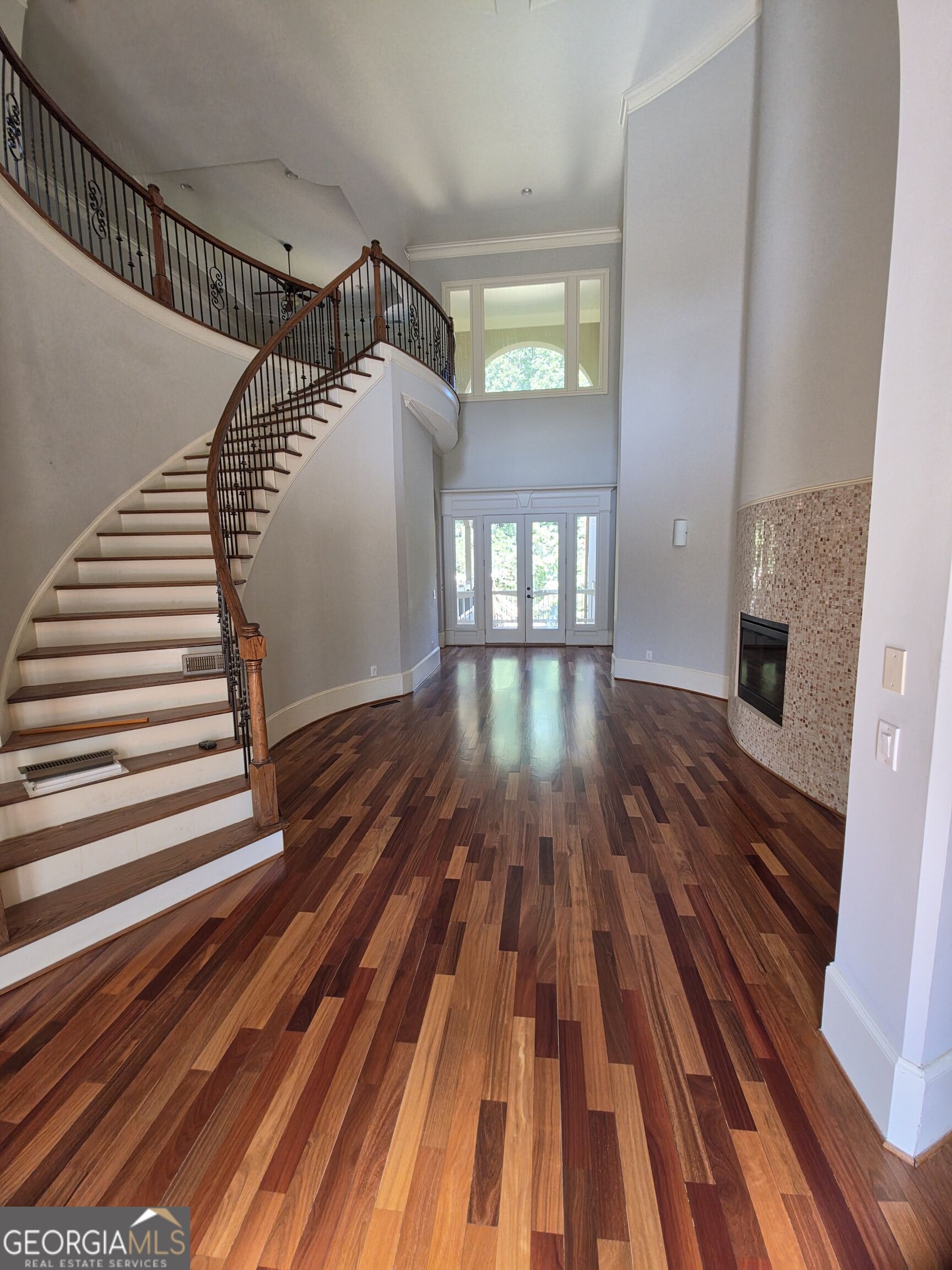 1824 Gateway Drive Property Photo 9