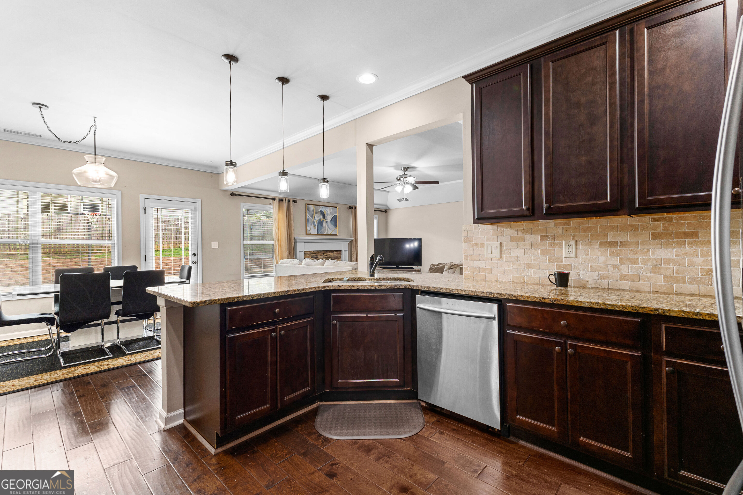 7 Camden Circle Property Photo 2