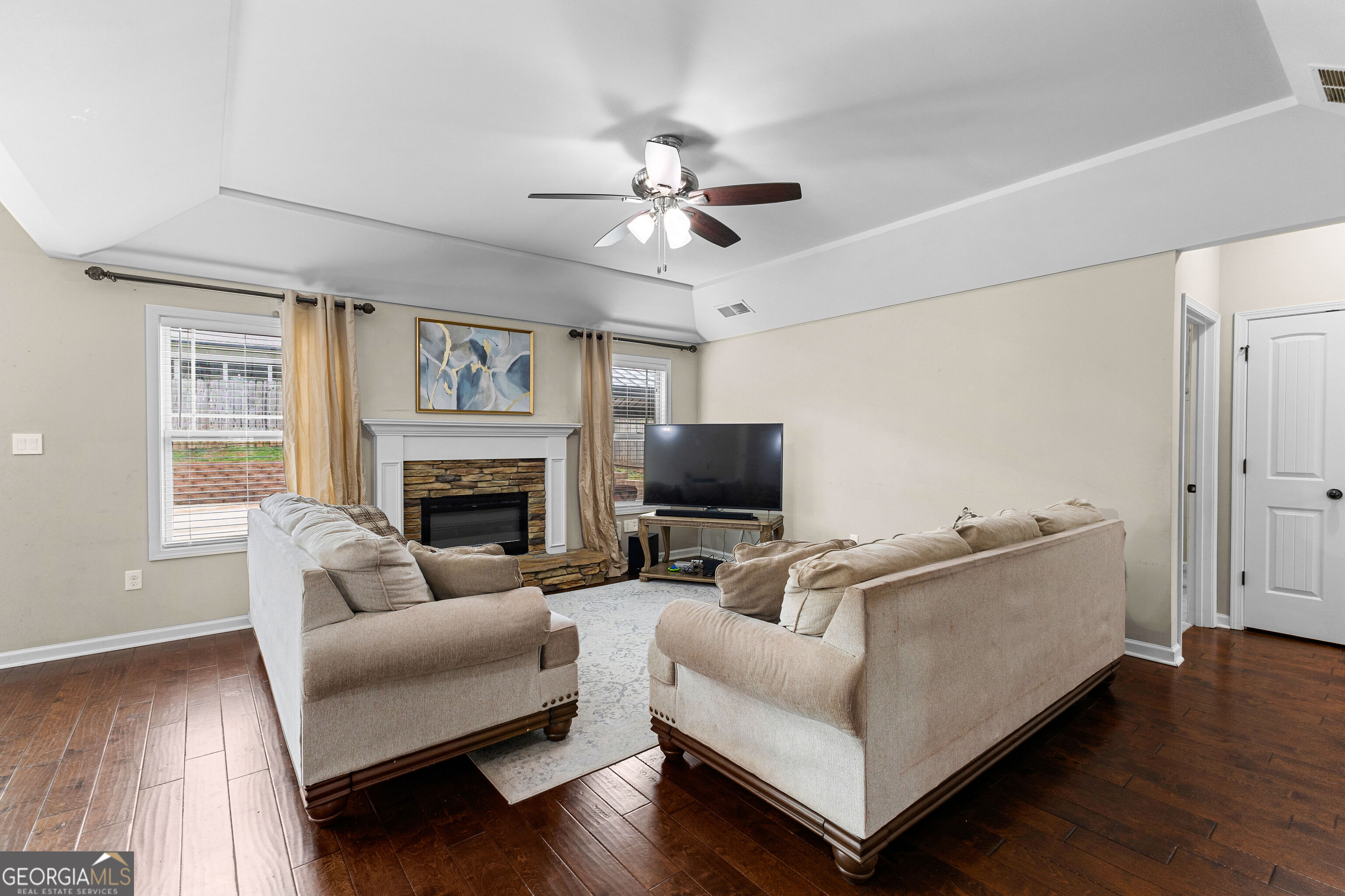 7 Camden Circle Property Photo 9