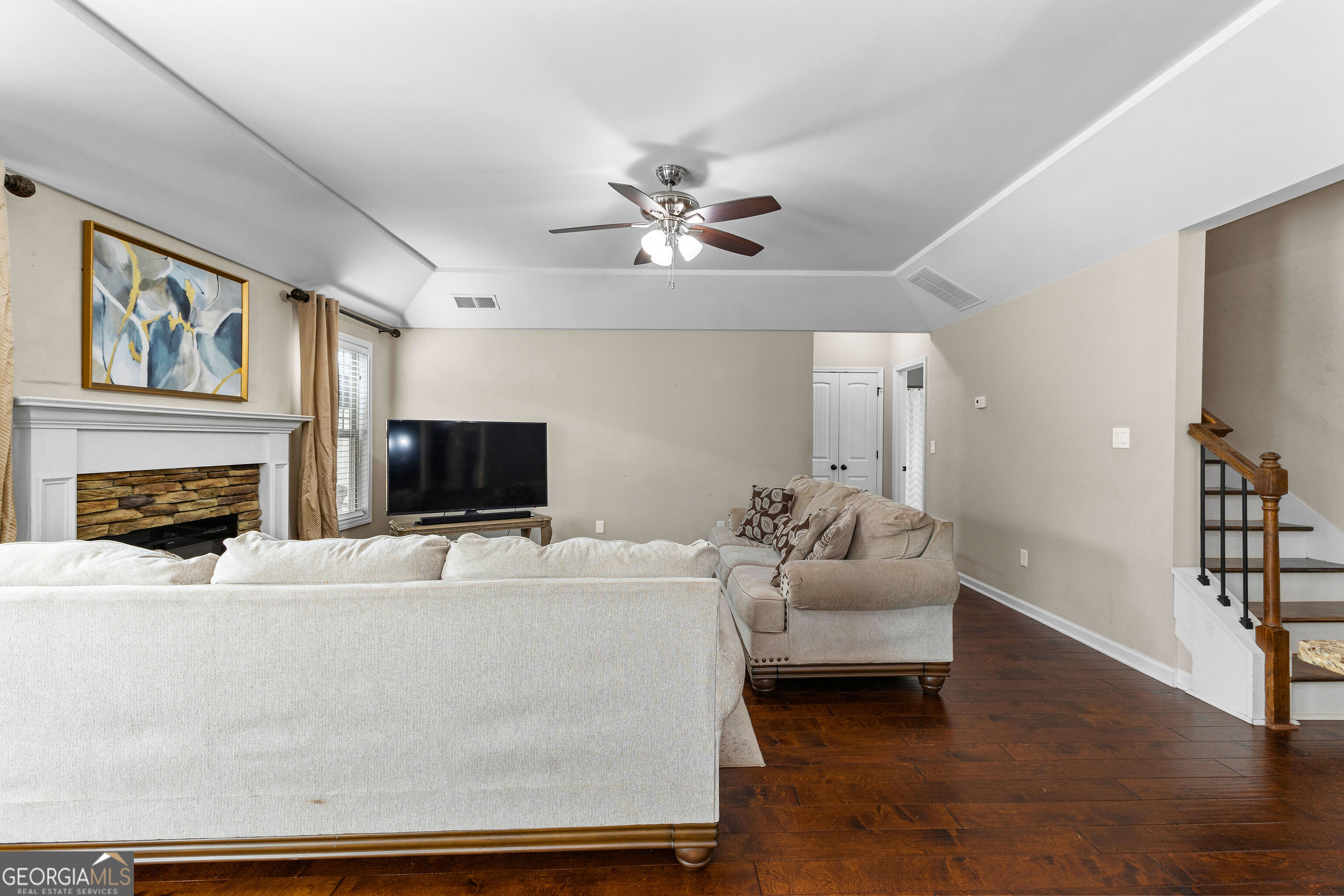7 Camden Circle Property Photo 10