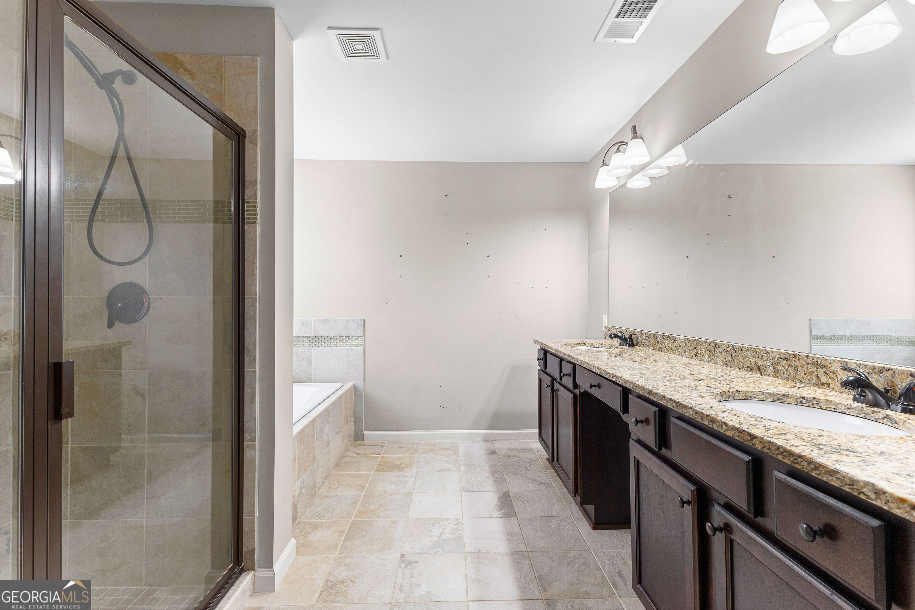 7 Camden Circle Property Photo 24