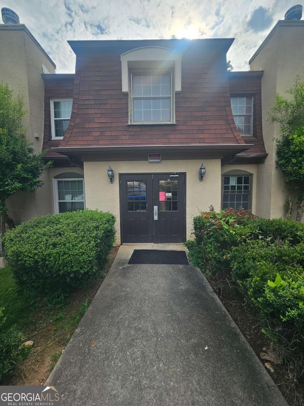 74 Place Fontaine Property Photo 1