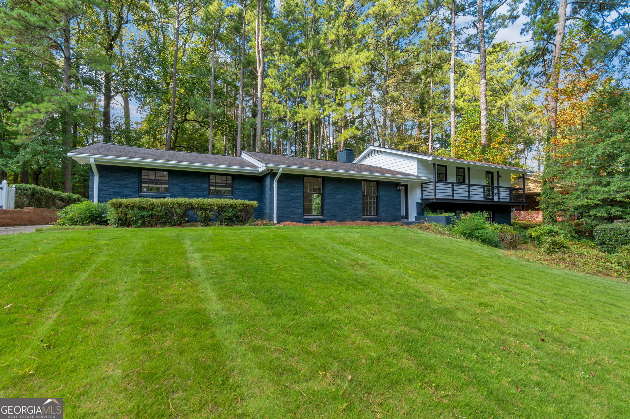 2616 Hawthorne Drive Ne Property Photo 1