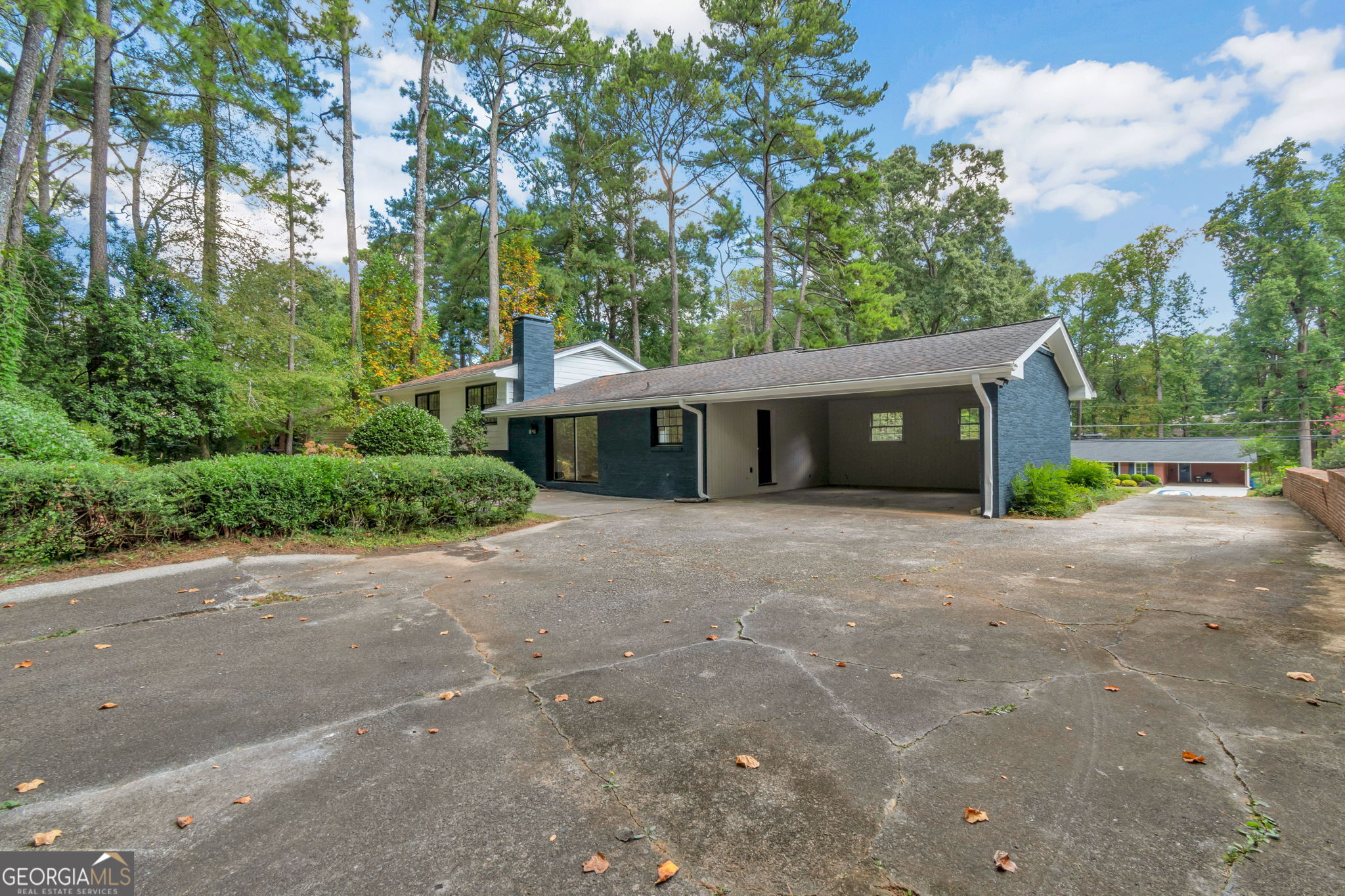 2616 Hawthorne Drive Ne Property Photo 3