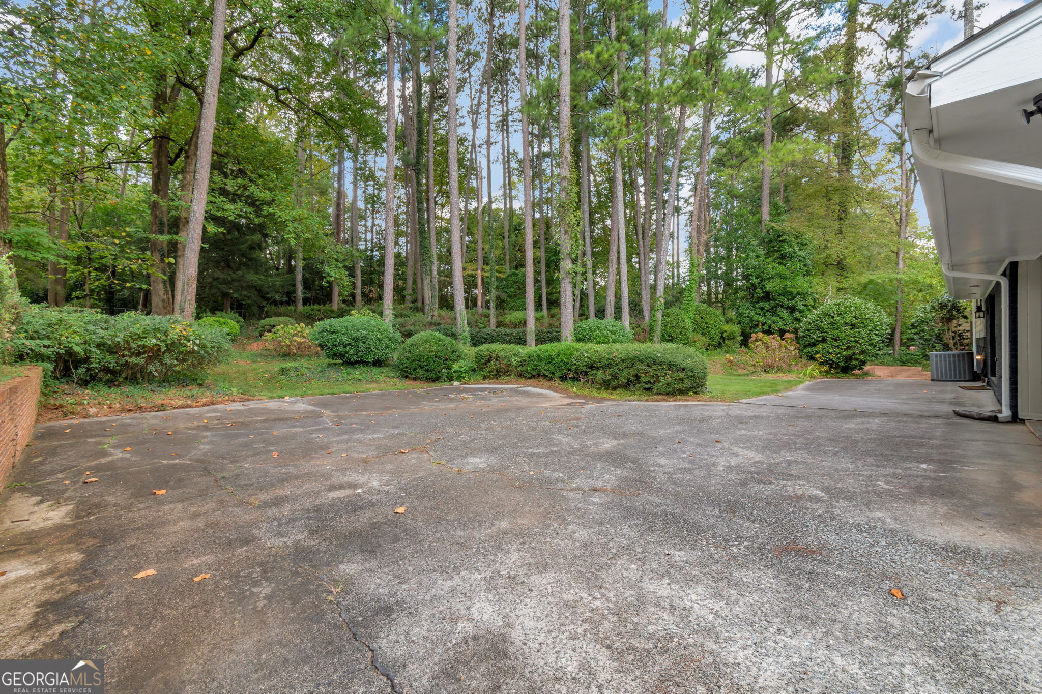 2616 Hawthorne Drive Ne Property Photo 5