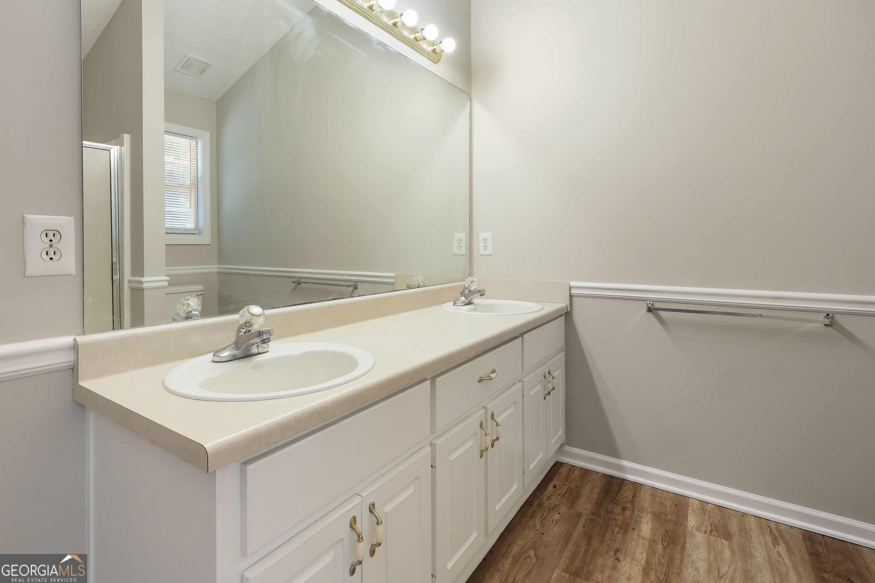 215 Cambridge Way Property Photo 14