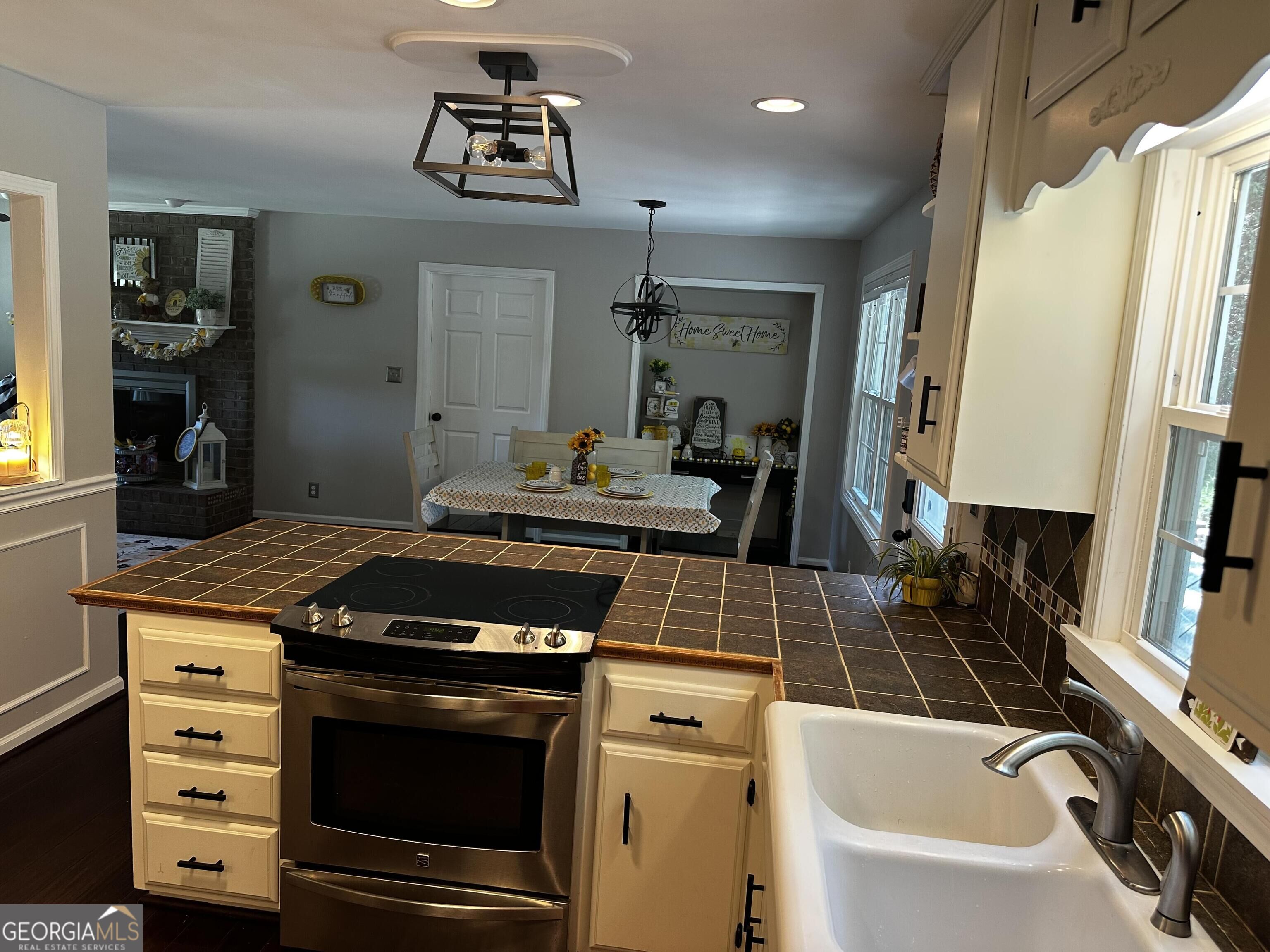 692 Crawford Circle Property Photo 6