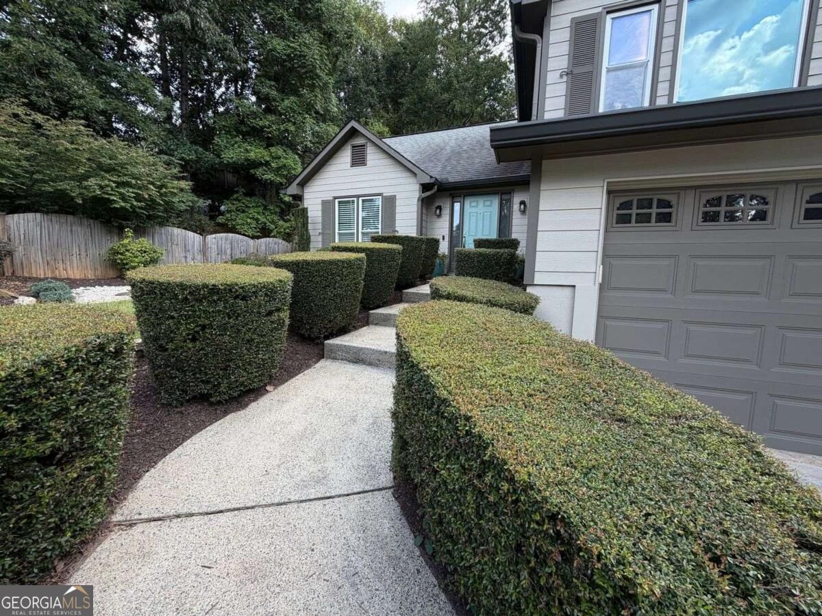 807 Arbor Forest Place Sw Property Photo 3