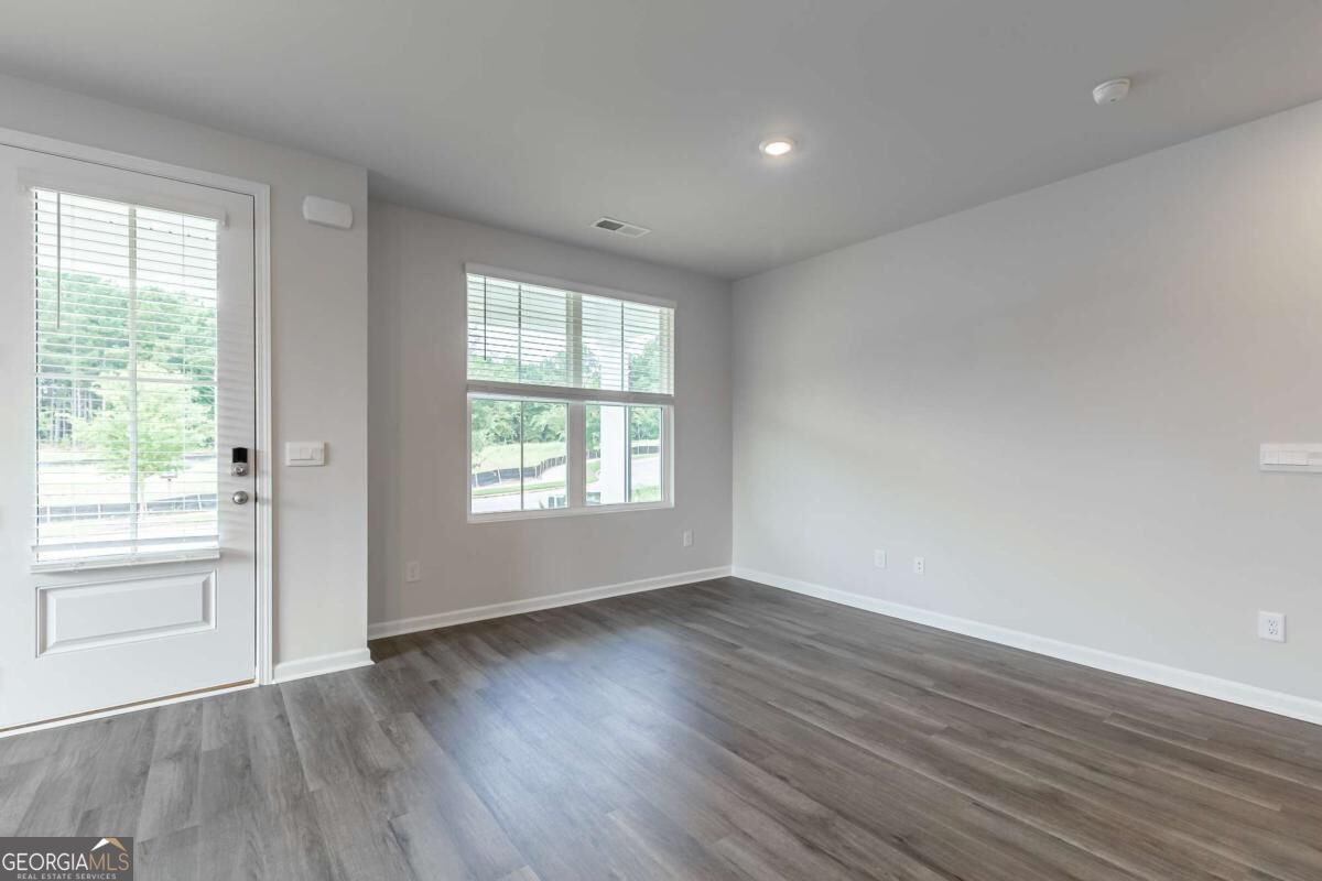 607 Cantor Way Property Photo 7