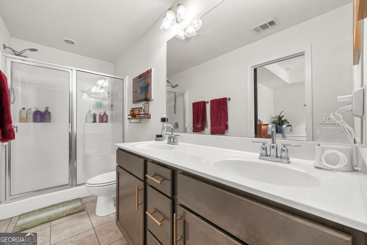 5140 Madeline Place Property Photo 8