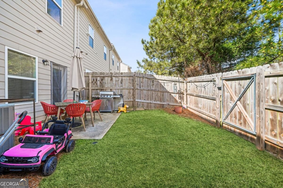5140 Madeline Place Property Photo 13