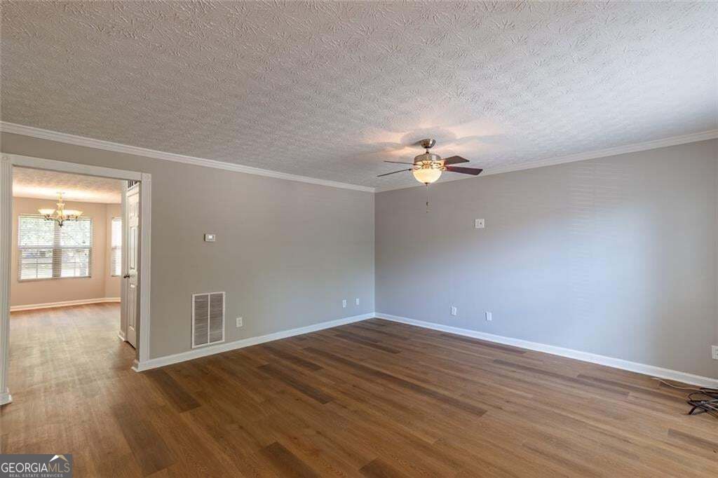 5550 Strathmoor Manor Circle Property Photo 3