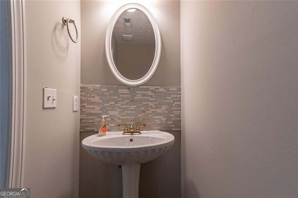 5550 Strathmoor Manor Circle Property Photo 6