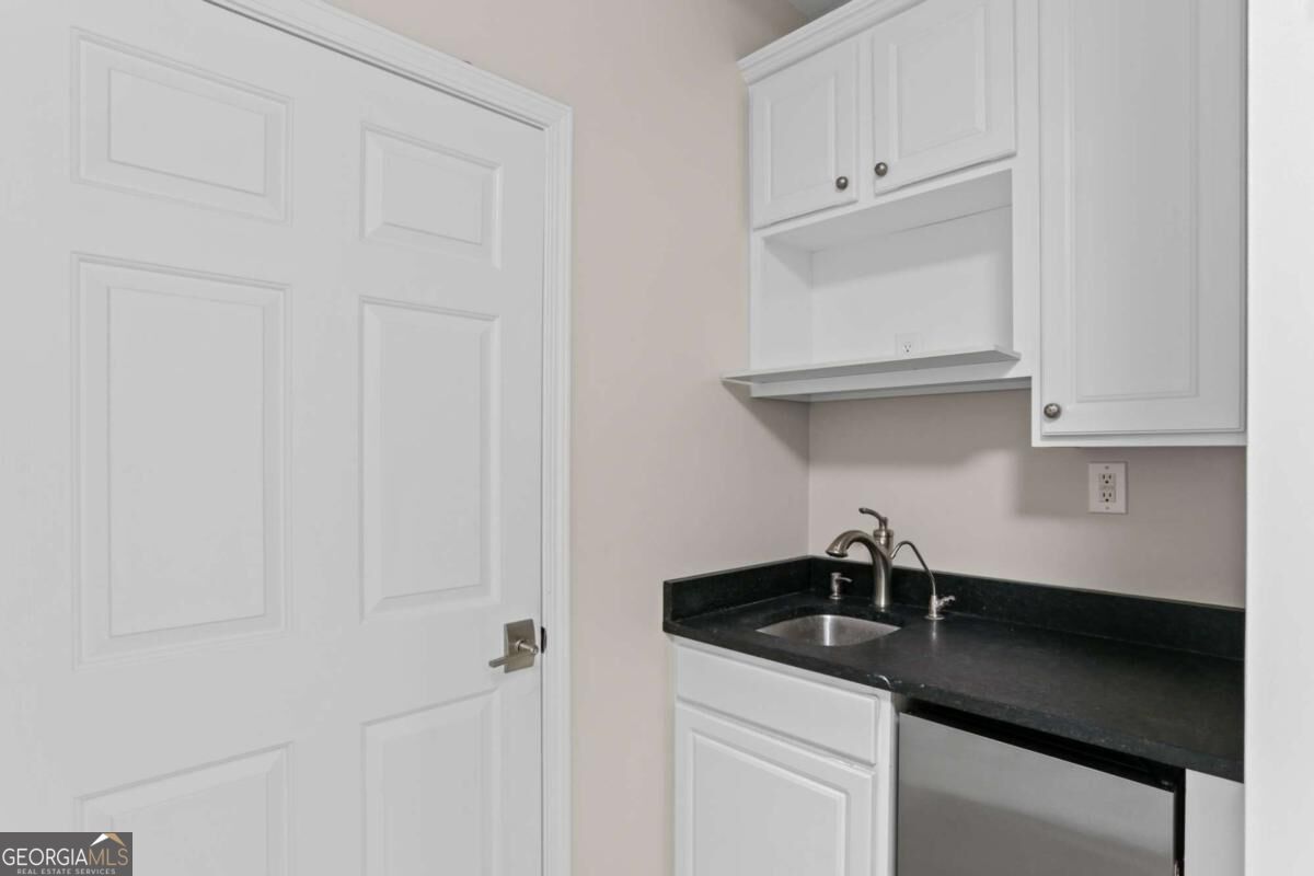 1085 Powers Place # A Property Photo 6