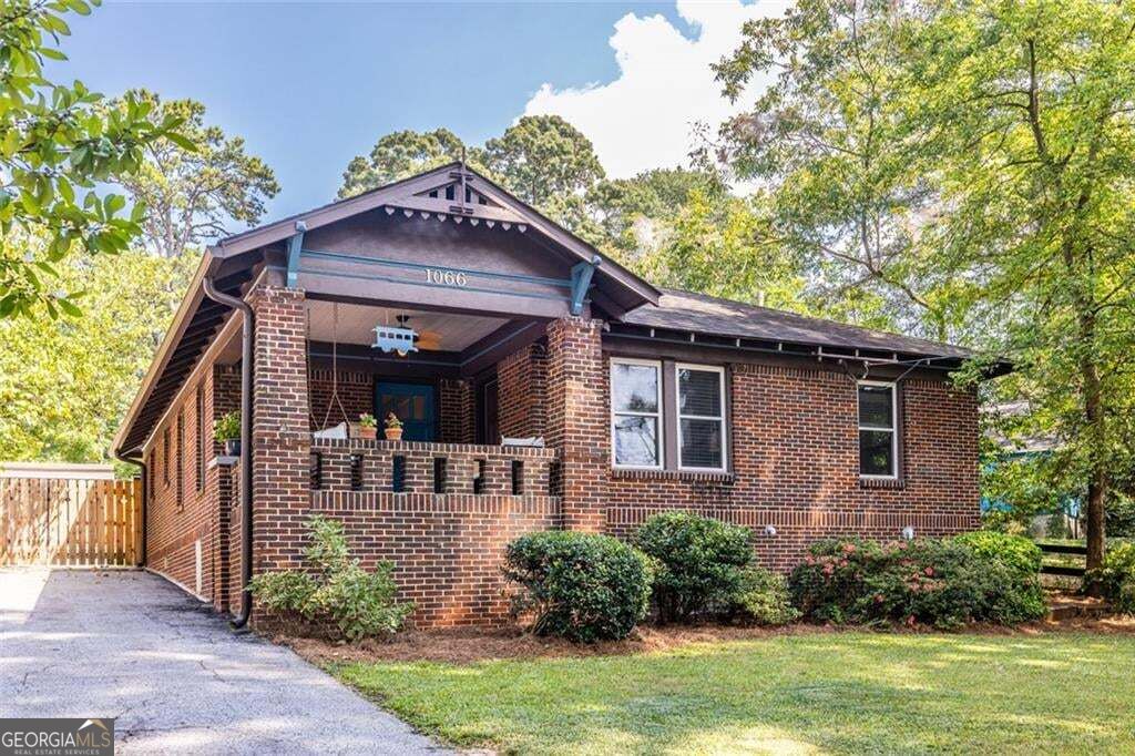 1066 United Avenue Se Property Photo 2