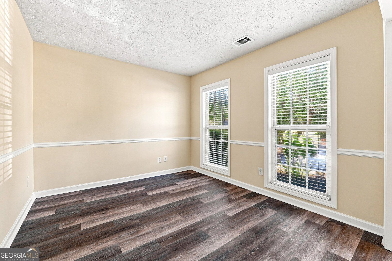 964 Bexhill Drive Property Photo 4