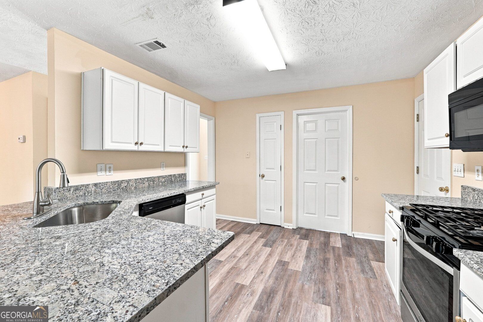 964 Bexhill Drive Property Photo 12