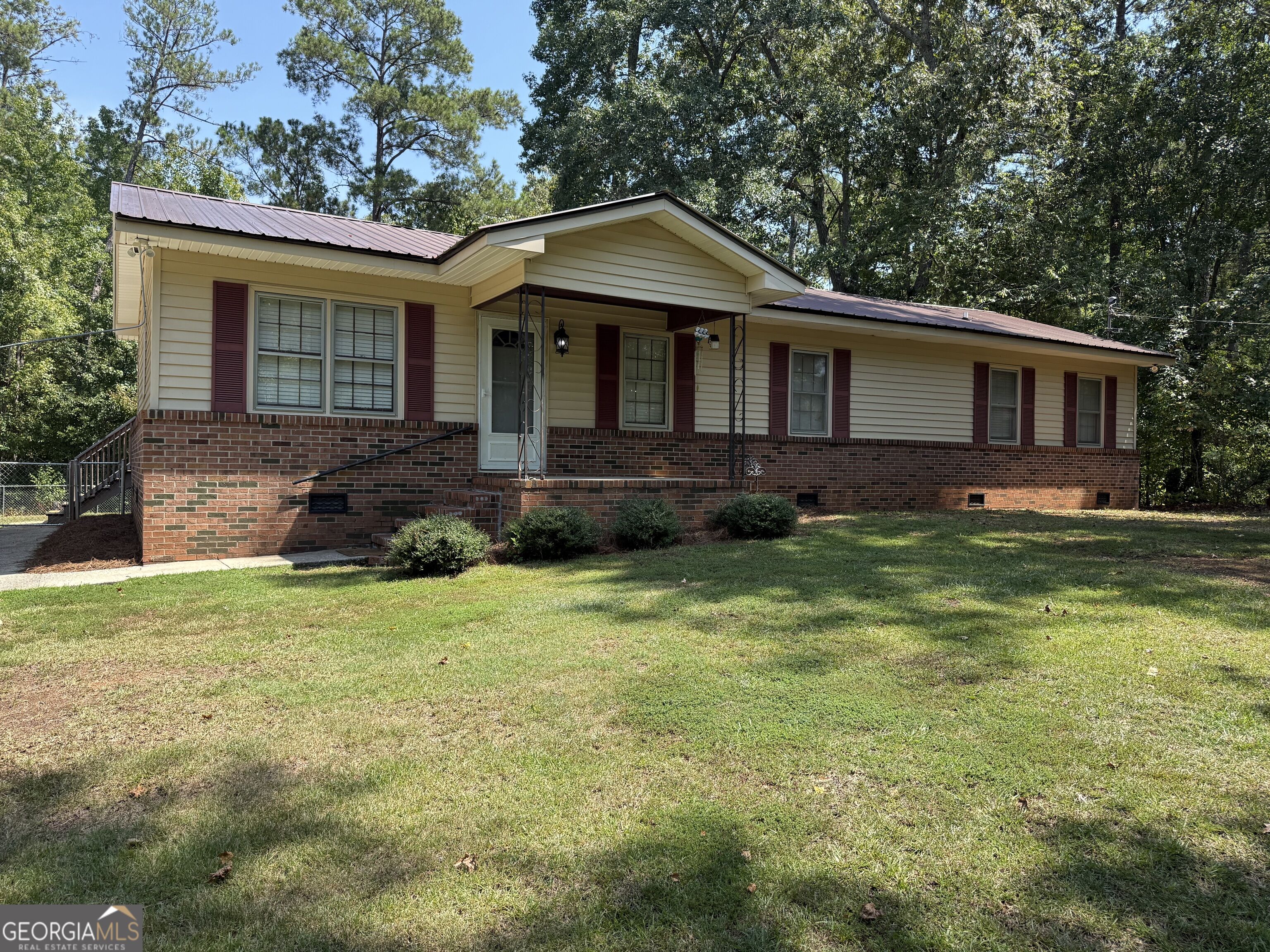 135 Woodland Drive Property Photo 1