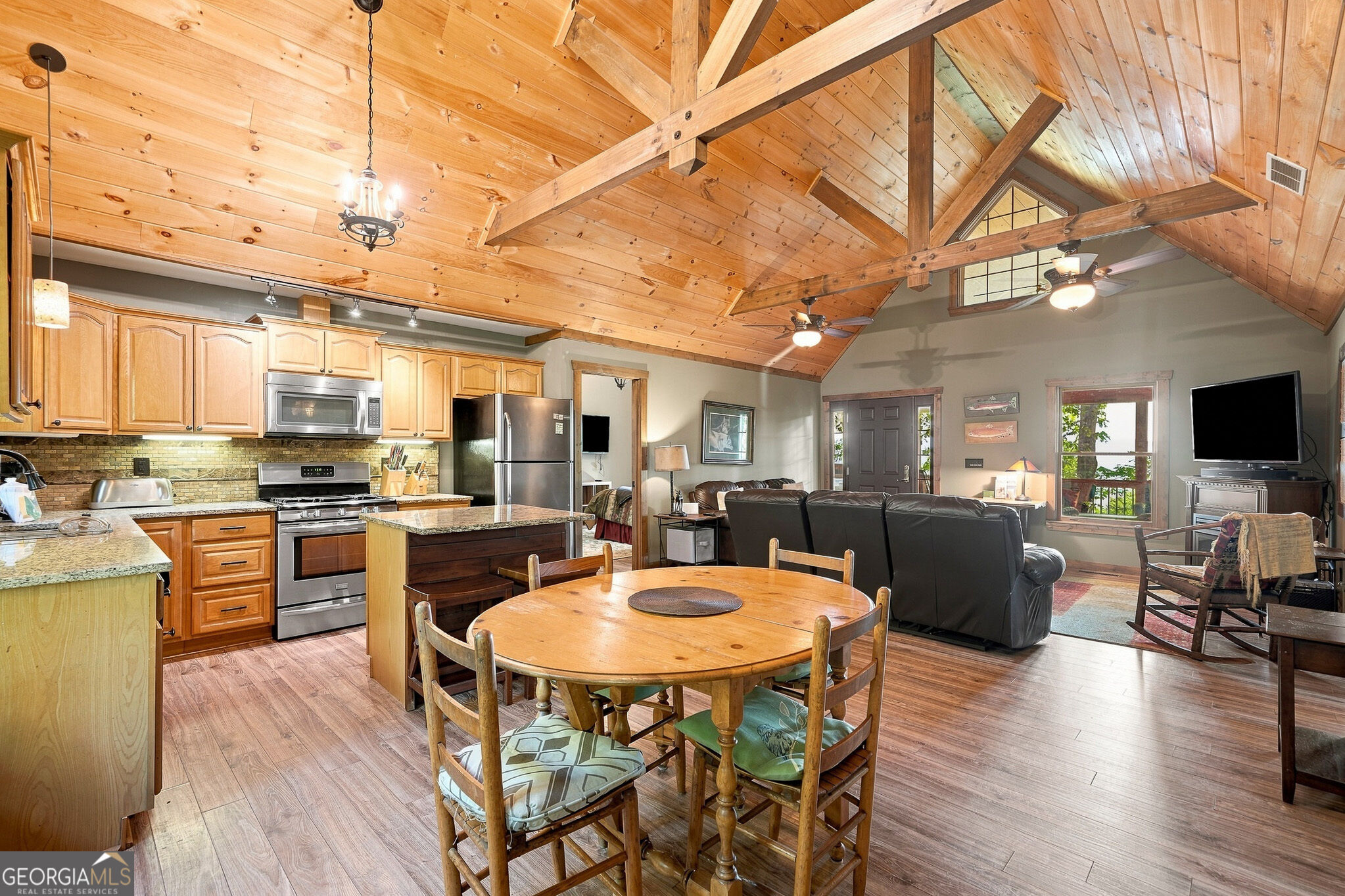 232 Apache Trail Property Photo 4