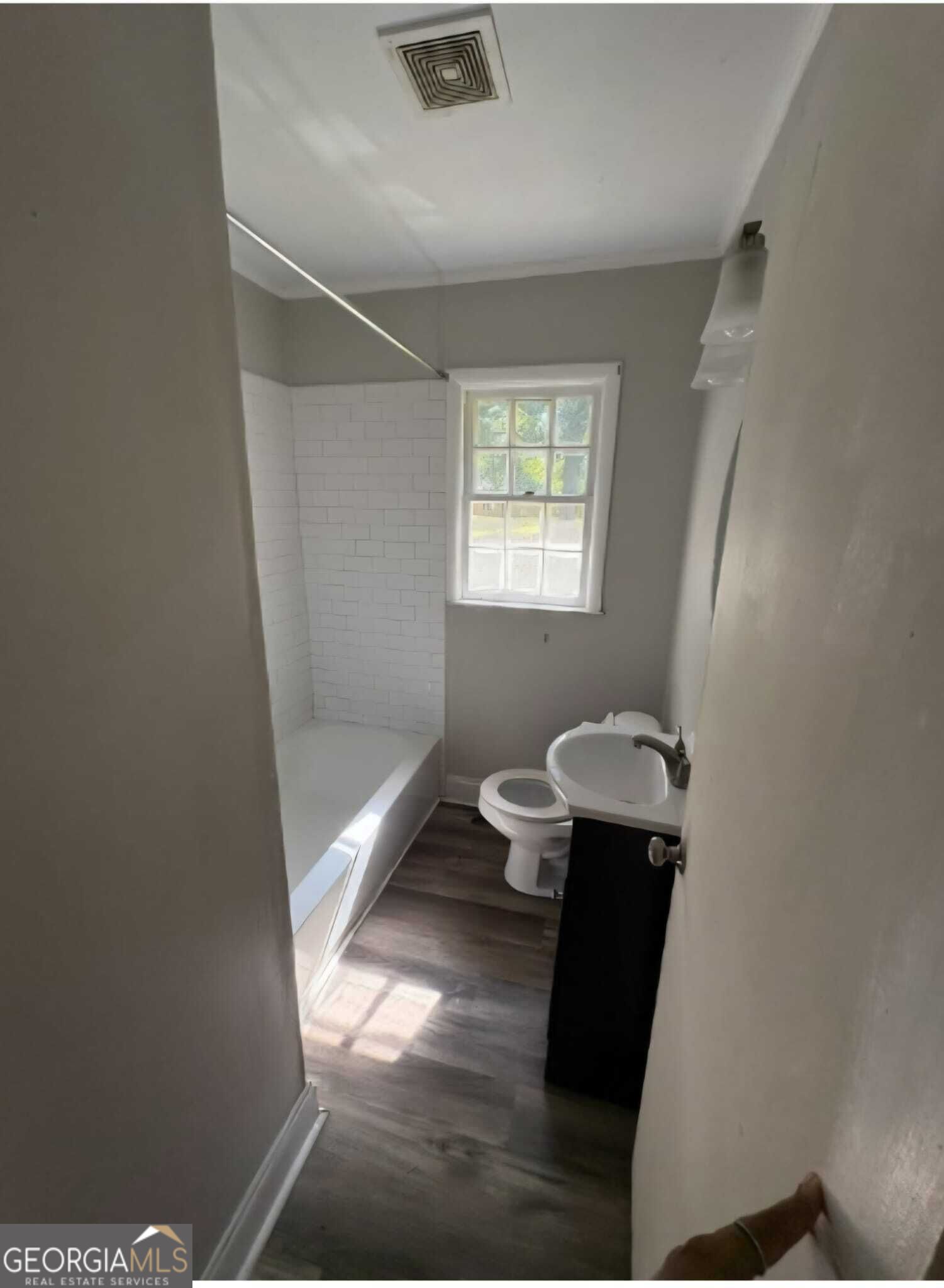 4322 Fairfax Drive Property Photo 8