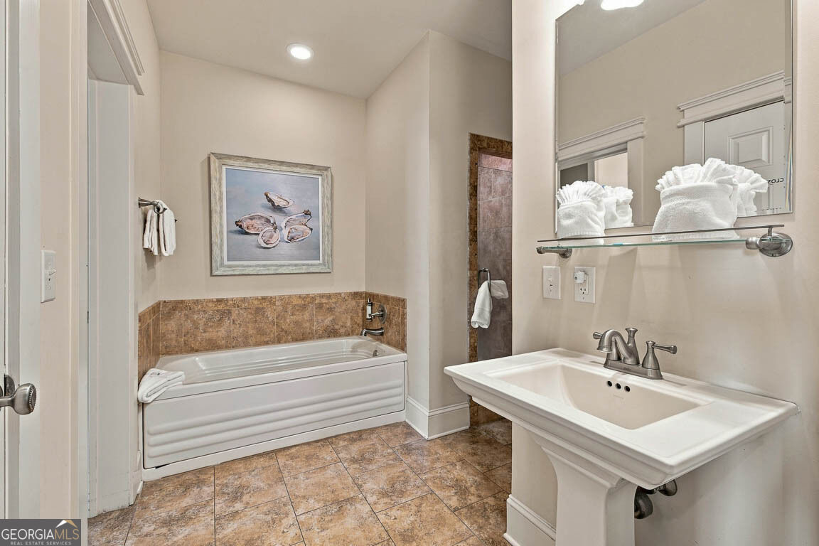 1015 Beachview Drive Property Photo 22