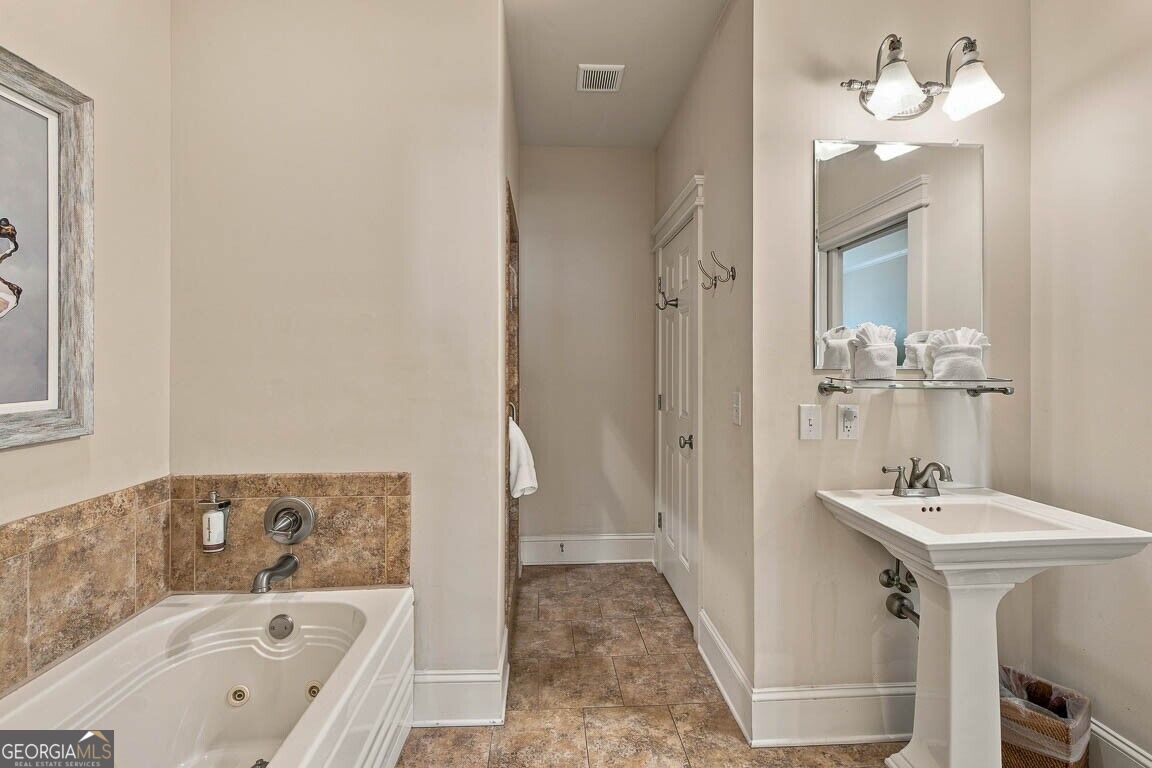 1015 Beachview Drive Property Photo 23